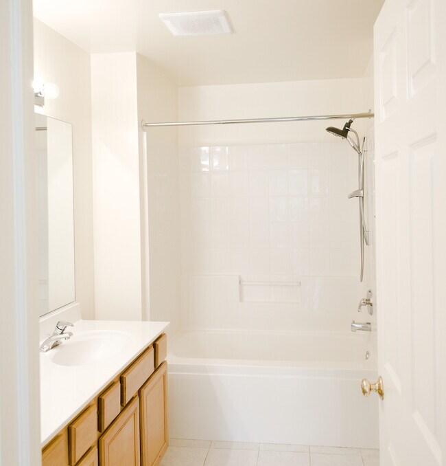 Building Photo - 501 Saddlebrook Ln
