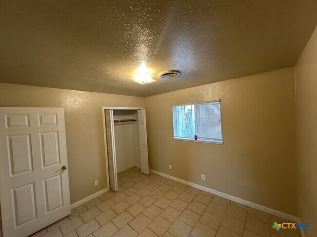 Building Photo - 1814 Crestridge Dr