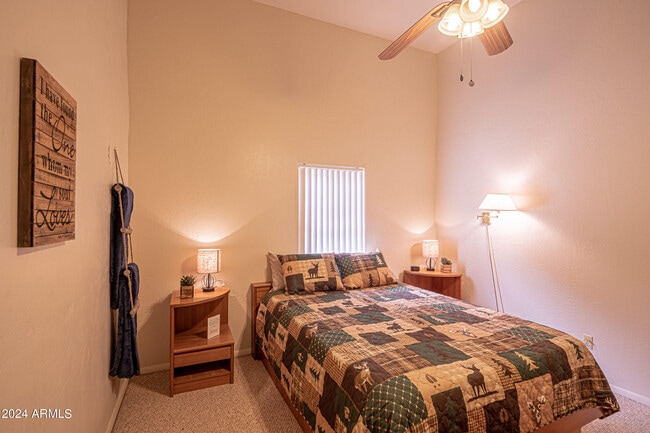 Building Photo - 1042 S Hunter Creek Dr