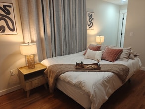 Building Photo - 920 Friendly Pl