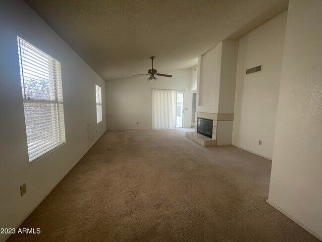 Building Photo - 2915 E Amber Ridge Way