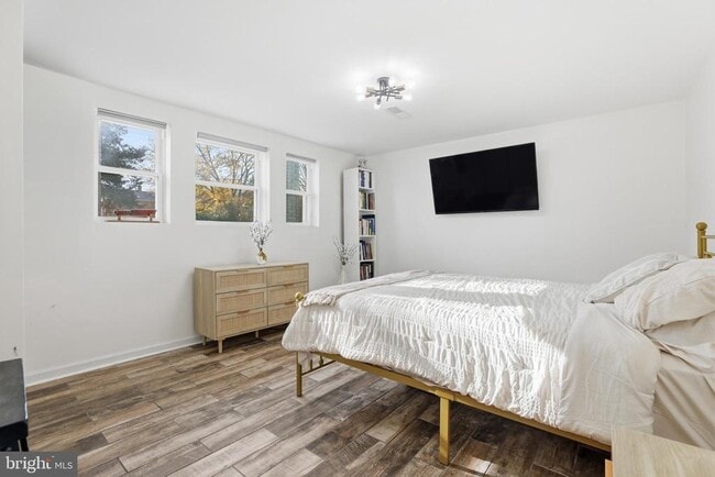 Building Photo - 6906 Berkshire Dr