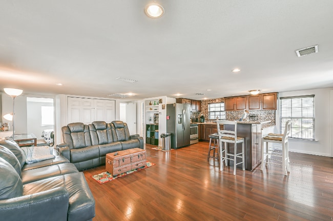 Building Photo - 3919 San Jacinto Dr