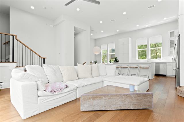 Building Photo - 381 E Greenbriar Ln