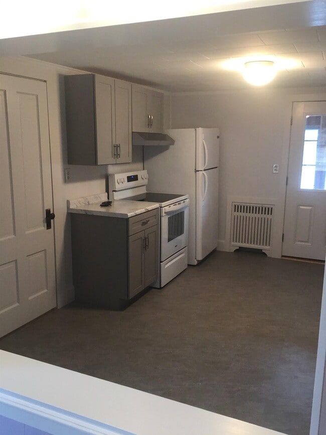 Building Photo - 132 Pine St