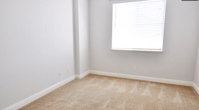 Building Photo - For Rent – Spacious 4-Bedroom Home with Bo...