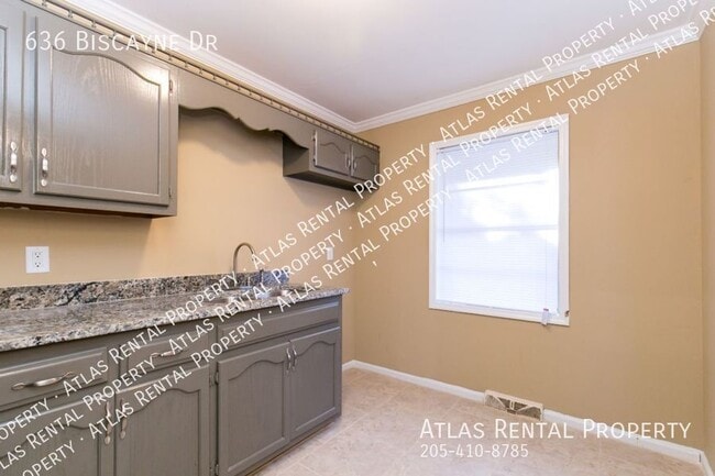 Building Photo - 636 Biscayne Dr