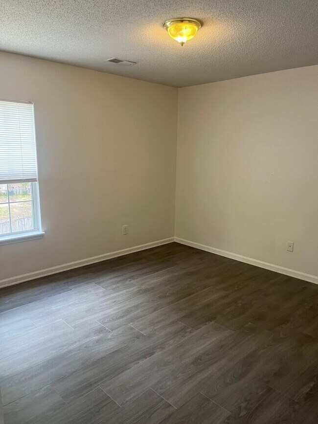 Building Photo - Available now. Great 4BR/2.5BA Home in Park Hill Place!