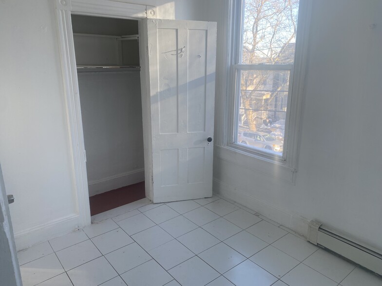 Building Photo - 121 Highland Ave