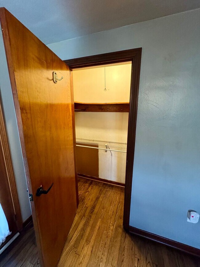 Building Photo - Charming 2-Bed 1-Bath Home in Avalon!