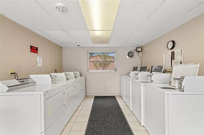 Building Photo - Welcome to Belleair Bluffs!!!!
