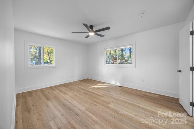 Building Photo - 8625 Cedarbrook Dr