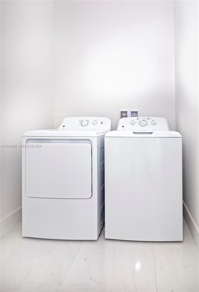 Building Photo - 301 Altara Ave