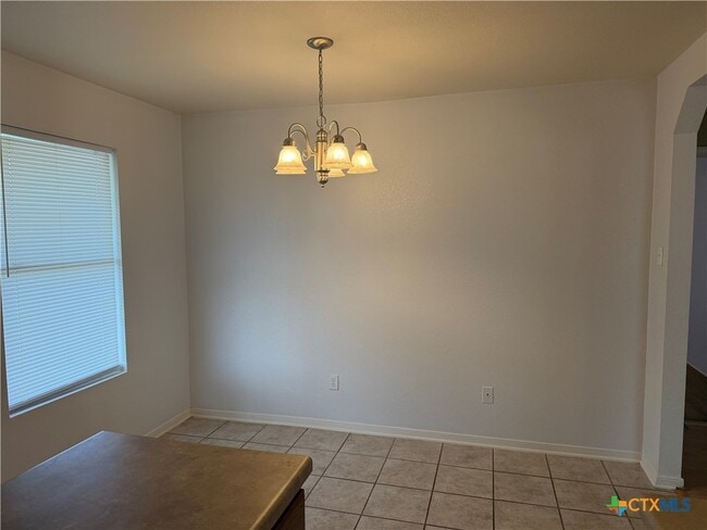 Building Photo - 2300 Maedell Dr