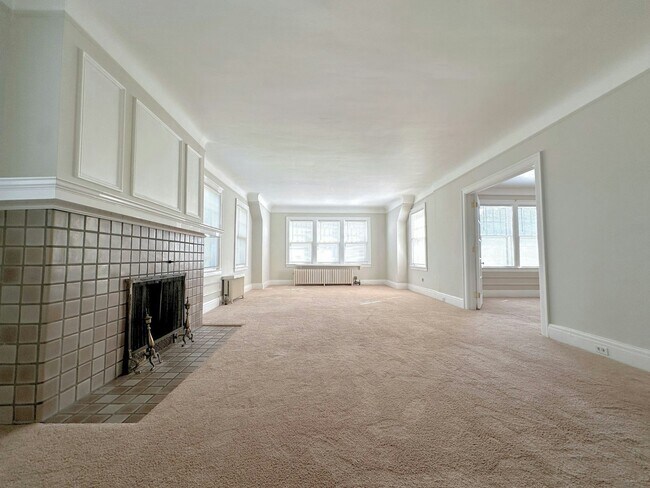 Building Photo - 421 Rivard Blvd