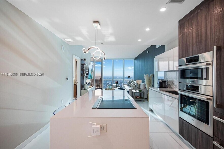 Building Photo - 851 NE 1st Ave