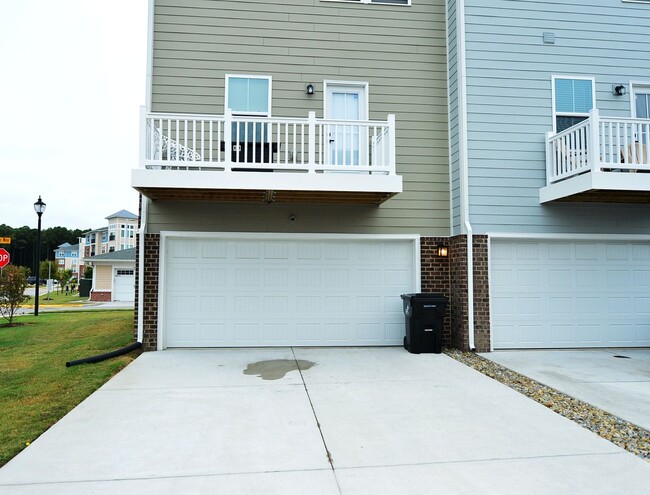 Building Photo - Harbour View Townes!