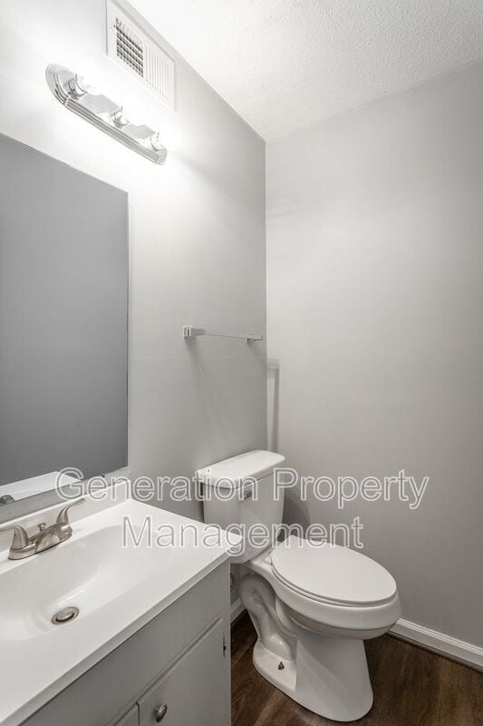 Building Photo - 44 St Victors Ln