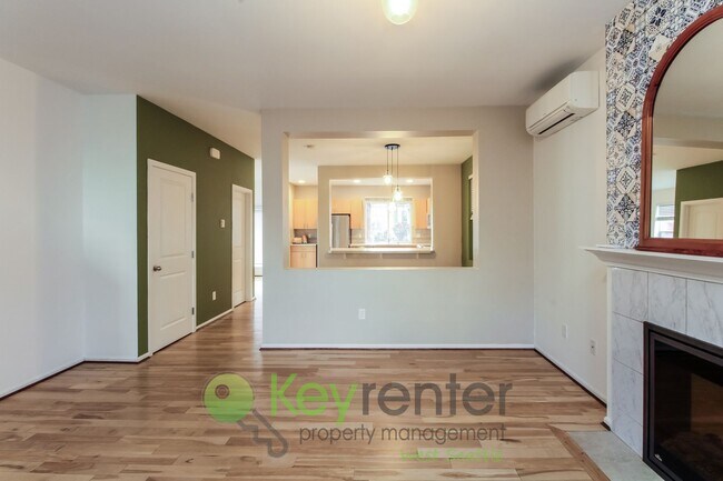 Building Photo - **Rent Incentive** Premier 3-Bed Home in a Coveted Seattle Community