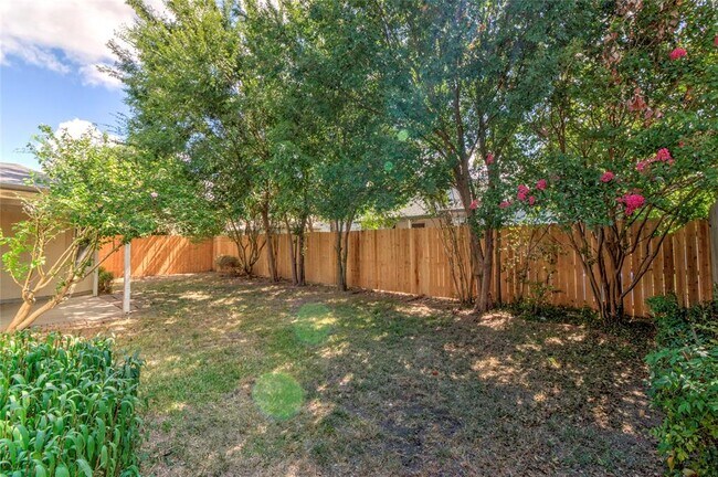 Building Photo - 109 Azalea Dr