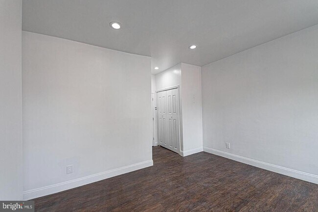 Building Photo - 2238 Oakford St