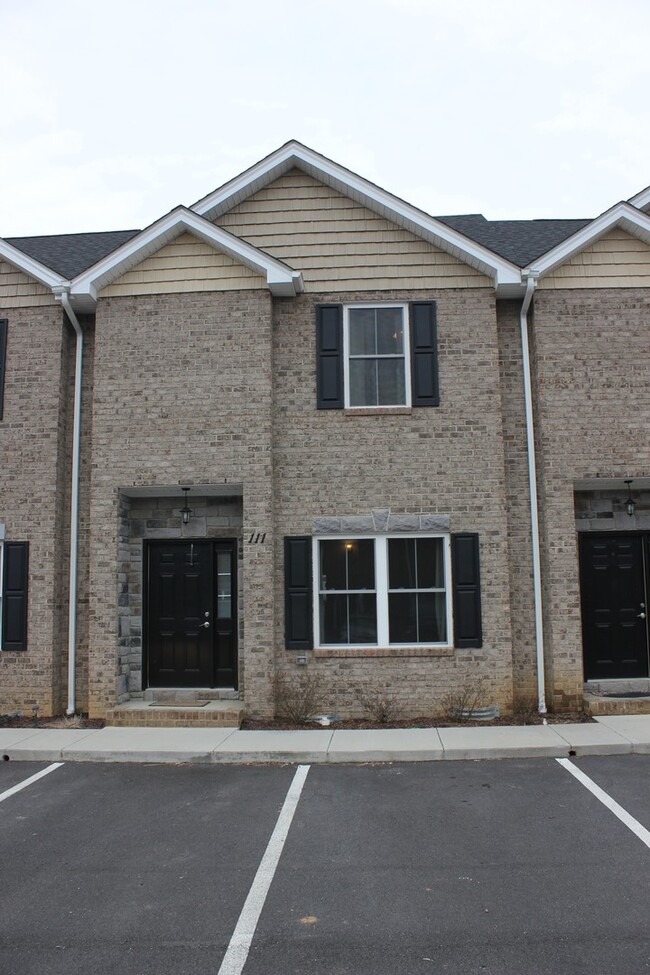 Building Photo - Townhouse for Rent in Cedar Point