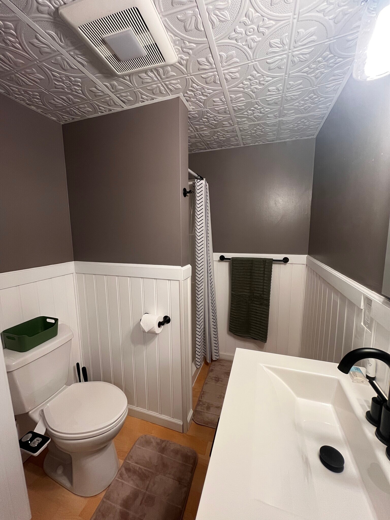 Building Photo - 266 Malletts Bay Ave