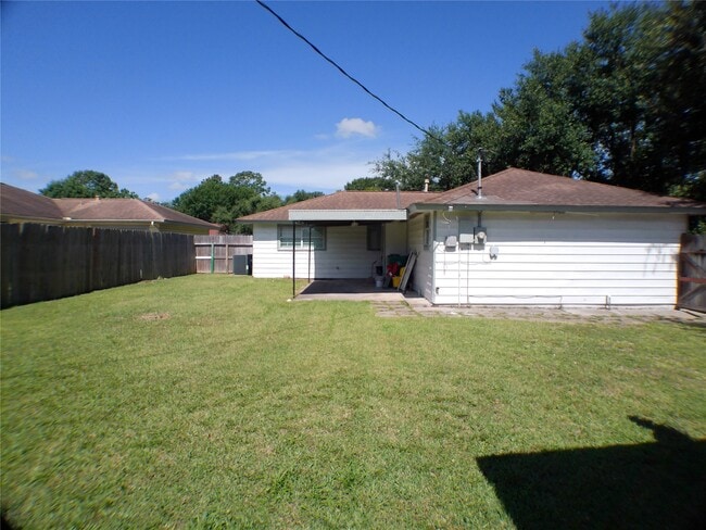 Building Photo - 1301 Glenmore Dr