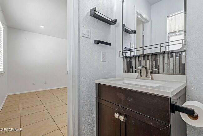 Building Photo - 11189 Ebb Tide Dr