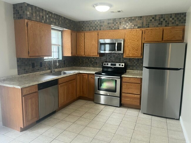 Building Photo - 706 Cottonwood Ct