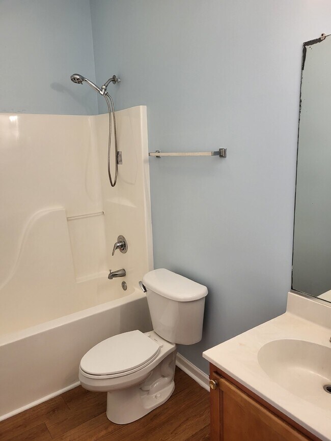 Building Photo - "Charming 2-Bedroom Townhouse on Skillmast...