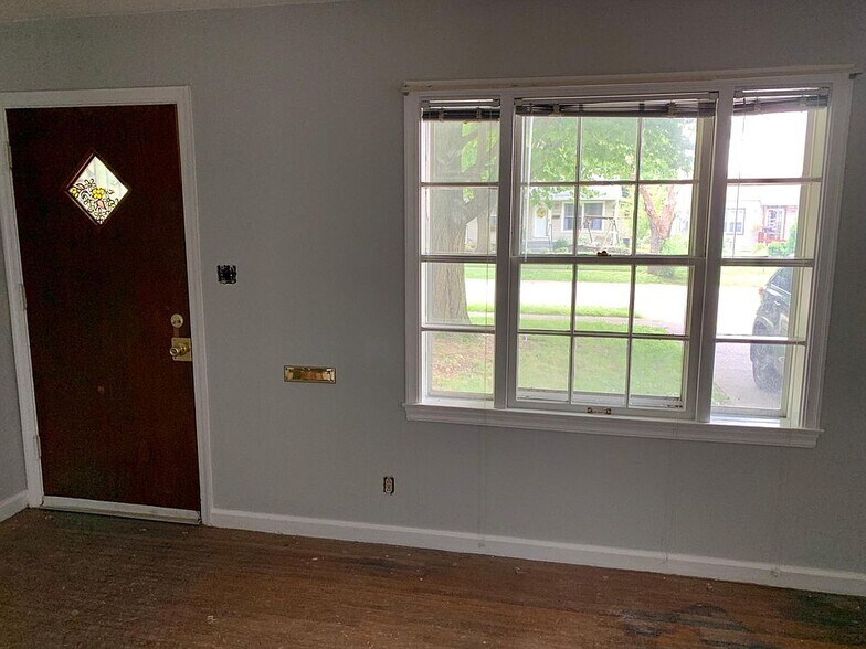 Building Photo - 2503 Emil Ave