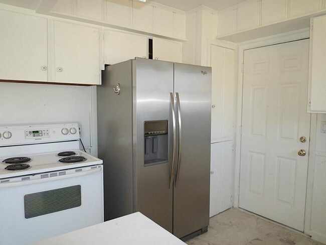Building Photo - 4810 Redstart St