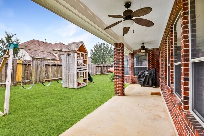 Building Photo - 18123 Quarry Vale Dr