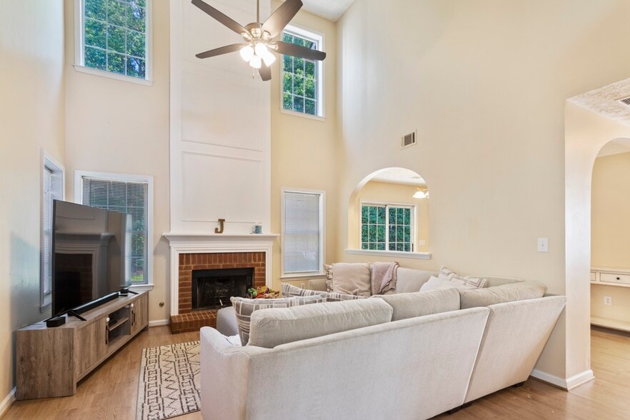 Building Photo - 2260 Winthrope Way Dr