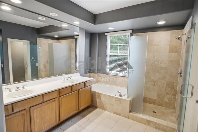 Building Photo - 26925 Carmelita Dr