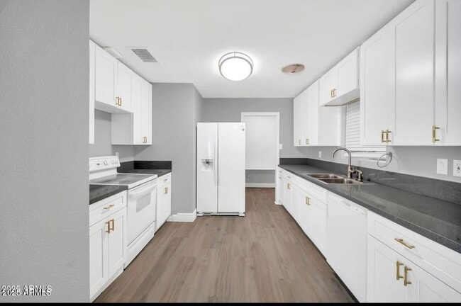 Building Photo - 7039 N 15th St