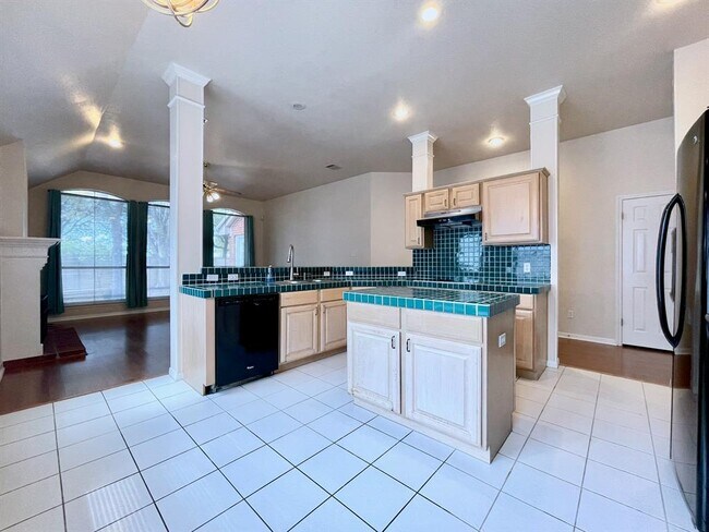 Building Photo - 1725 Dapplegrey Ln