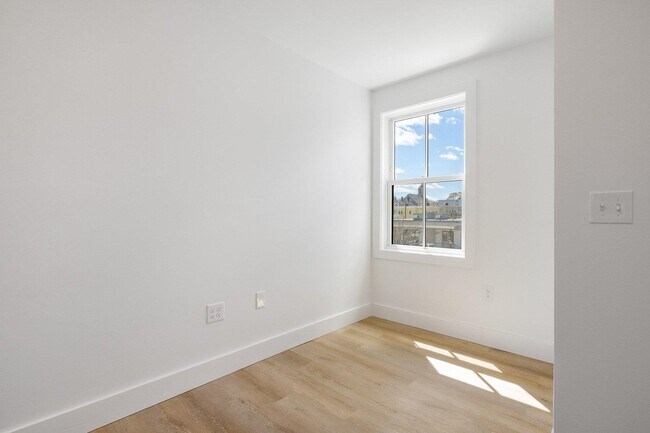 Building Photo - 238 Deer St