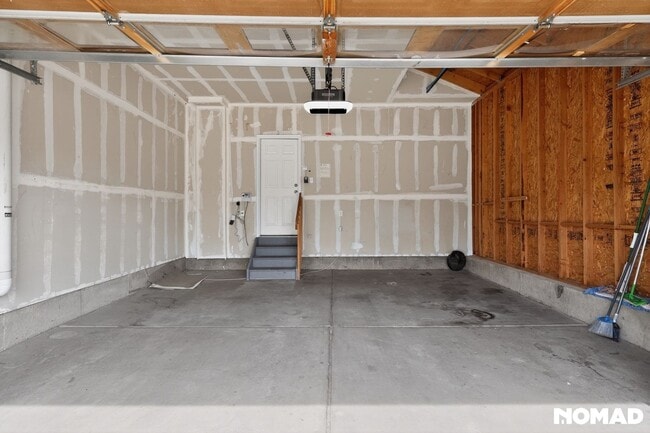Building Photo - 11055 Chesmore St