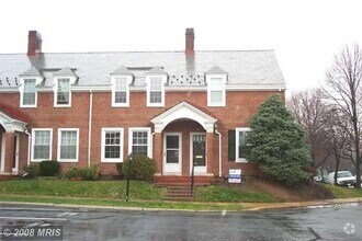 Building Photo - Beautiful 2 Bed 2 Bath Clarendon End-Unit ...