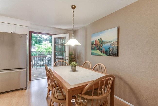 Building Photo - 3 bedroom 2.5 bathroom single family house...