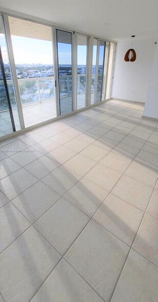 Building Photo - 7330 Ocean Ter
