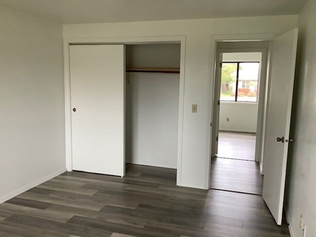 Building Photo - 2109