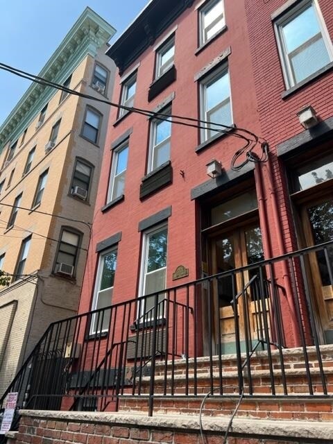 Building Photo - 310 9th St
