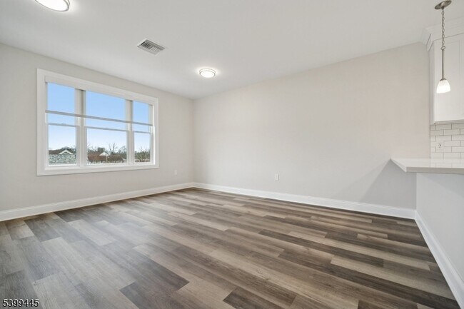 Building Photo - 246 Main St