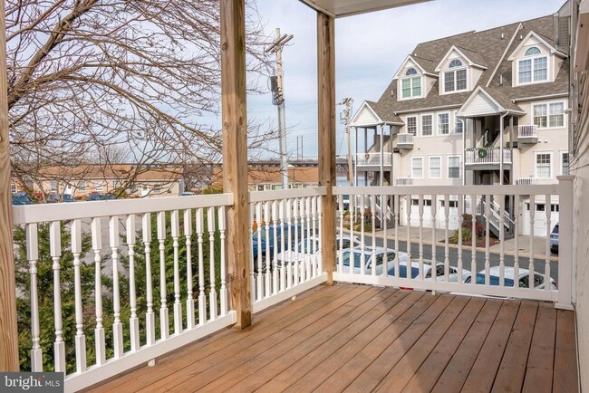 Building Photo - 204 Seneca Way