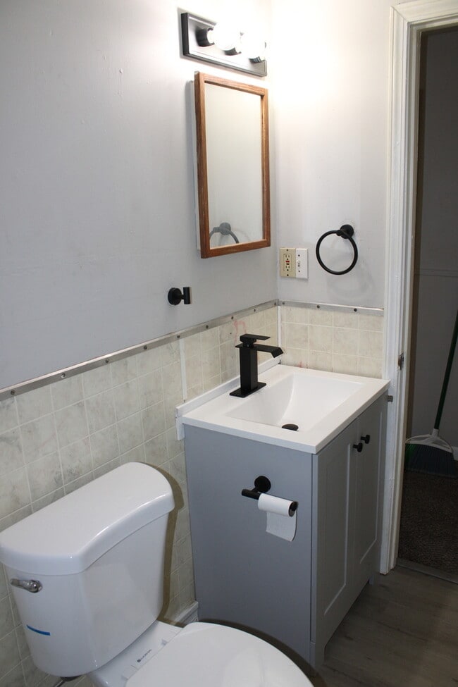 Building Photo - 2bed 1 bath in Independence off Chrysler