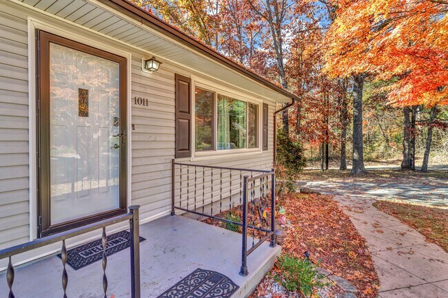 Building Photo - 1011 Old US Hwy 70