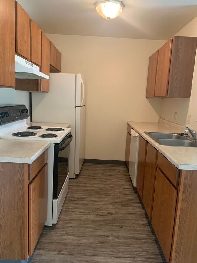 Building Photo - Spacious Two Bedroom Apartment! Sparta Schools!